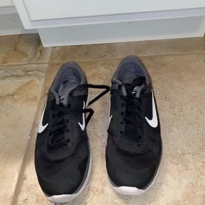 Black nike tennis shoes